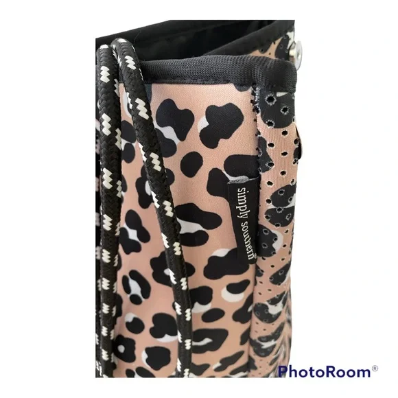 Simply Southern Leopard Neoprene Tote - Picture 5 of 6